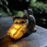 Kattenfiguur tuin decoratie kat tuindecoratie vlinders zonnelampen voor buiten balkon tuindecoratie binnenplaats lay-out schattige kat top vlinder ornamenten hars zonne-verlichting